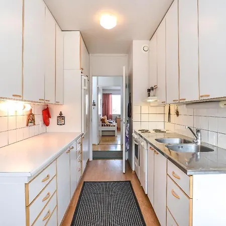 Privatunterkunft Next To Center, Beside Bus And Train Station, Safe And Cozy Place