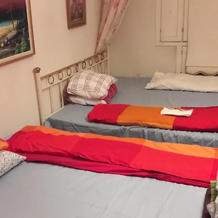 Privatunterkunft Next To Center, Beside Bus And Train Station, Safe And Cozy Place *