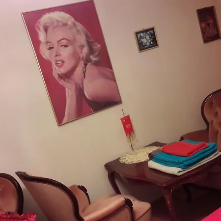 Next To Center, Beside Bus And Train Station, Safe And Cozy Place Privatunterkunft *